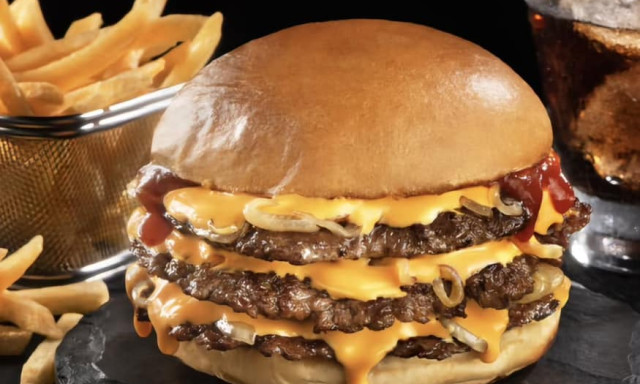 Igazi smash burgerező ny&iacute;lik Kaposv&aacute;ron