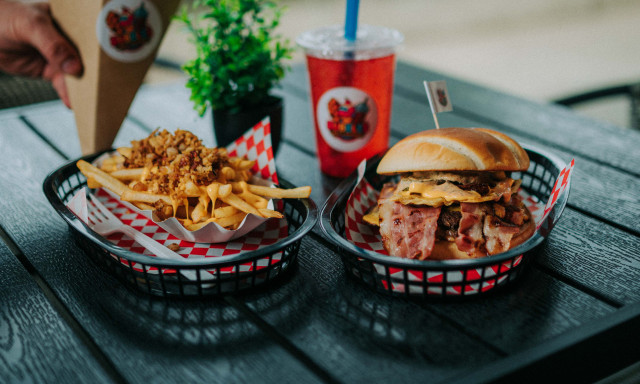 Smash-burger, bubis gofri, pukkan&oacute; gy&ouml;ngy &ndash; a Bubbles bek&ouml;lt&ouml;z&ouml;tt a Vaszary parkba