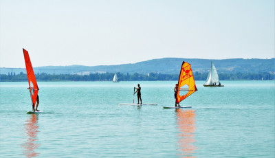 Kilencen fulladtak a Balatonba id&eacute;n ny&aacute;ron