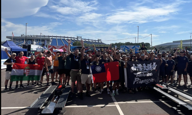 Eg&eacute;szen elk&eacute;pesztő k&ouml;rt produk&aacute;lt Bod&oacute; Laci a Tűzolt&oacute; Vil&aacute;gj&aacute;t&eacute;kokon Amerik&aacute;ban - VIDE&Oacute;