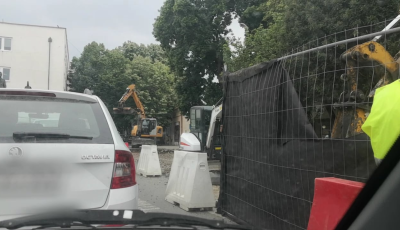 Nem &aacute;ll a szervez&eacute;s cs&uacute;cs&aacute;n a Petőfi t&eacute;ri &eacute;p&iacute;tkez&eacute;s