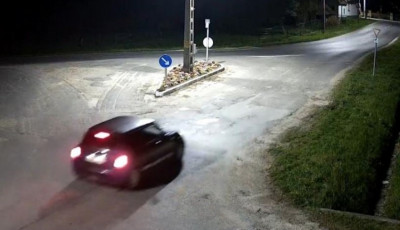 Az &eacute;j leple alatt k&ouml;t&ouml;tt el egy kocsit k&eacute;t f&eacute;rfi Somogyszobon