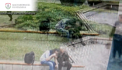 Le&uuml;lt egy random sr&aacute;c mell&eacute; a buszp&aacute;lyaudvaron, azt&aacute;n elkezdte fojtogatni - VIDE&Oacute;
