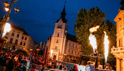 Megnyitott&aacute;k a hől&eacute;gballon bajnoks&aacute;got, este m&aacute;r fel is sz&aacute;llhatnak a versenyzők - GAL&Eacute;RIA