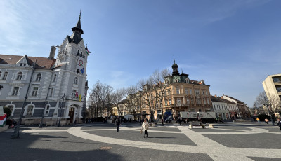 M&aacute;r &eacute;p&uuml;l a sz&iacute;npad, este &eacute;rkezik Orb&aacute;n Viktor Kaposv&aacute;rra