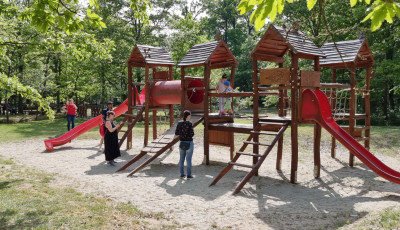 Lez&aacute;rt&aacute;k a kasz&oacute;i erdei j&aacute;tsz&oacute;teret