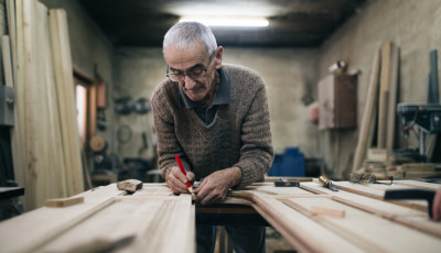 &Aacute;talakul a nyugd&iacute;jrendszer - Janu&aacute;r 1-től eltűnik a 65 &eacute;ves korhat&aacute;r