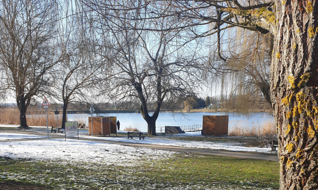 M&eacute;g el se olvadt a h&oacute; a Desed&aacute;n, az egyik b&uuml;f&eacute; m&aacute;r a v&aacute;rhat&oacute; nyit&aacute;s fel&eacute; kacsingat