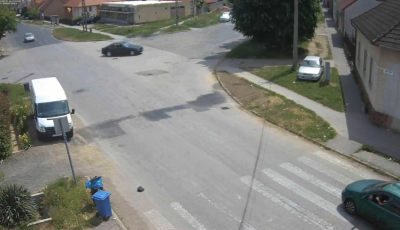 Csak a szok&aacute;sos - F&eacute;nyes nappal a kereszteződ&eacute;s k&ouml;zep&eacute;n gyakorolt&aacute;k a driftel&eacute;st a N&aacute;dasdiban - VIDE&Oacute;