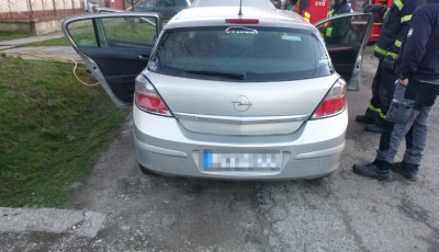 Kigyulladt egy g&eacute;pkocsi kedd d&eacute;lut&aacute;n Topon&aacute;ron