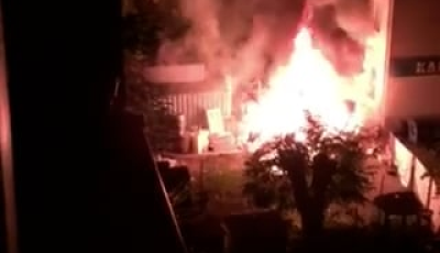 Hatalmas l&aacute;ngok csaptak fel a Horg&aacute;szcentrumn&aacute;l Kaposv&aacute;ron &ndash; VIDE&Oacute;