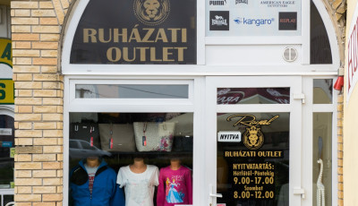 Nagy m&aacute;rk&aacute;k el&eacute;rhető &aacute;ron! - &Uacute;j ruh&aacute;zati &uuml;zlet nyitott a pavilonsoron!