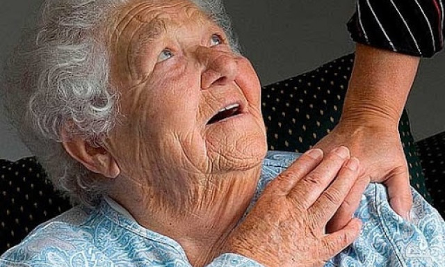 Fertőtlen&iacute;t&eacute;ssel, &eacute;s gyorsteszttel v&aacute;gj&aacute;k &aacute;t az időseket!