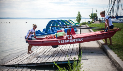 M&aacute;r tizenh&aacute;rman fulladtak bele id&eacute;n a Balatonba