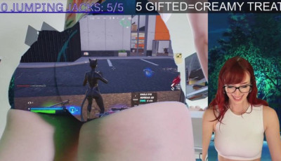 Zseni a csaj - Saj&aacute;t segg&eacute;n streamelte a Fortniteot - VIDE&Oacute;