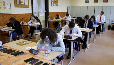 Elt&ouml;r&ouml;lhetik a k&ouml;telező emelt szintű &eacute;retts&eacute;git sőt, a minimumponthat&aacute;rt is