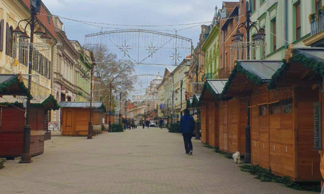 Nagy a k&eacute;sz&uuml;lőd&eacute;s, p&eacute;nteken nyit a kaposv&aacute;ri adventi v&aacute;s&aacute;r