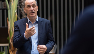 Orsz&aacute;gos betegbiztons&aacute;gi rendszert vezetne be Hegedűs Zsolt a p&eacute;csi detoxik&aacute;l&oacute;ban t&ouml;rt&eacute;nt b&aacute;ntalmaz&aacute;s ut&aacute;n