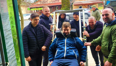 P&eacute;lda&eacute;rt&eacute;kű k&ouml;z&ouml;ss&eacute;gi munk&aacute;val, &uacute;j helyen nyit &uacute;jra a nagybajomi konditerem