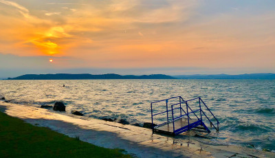 Megdőlt az idei &eacute;v magass&aacute;gi cs&uacute;csa a Balatonon