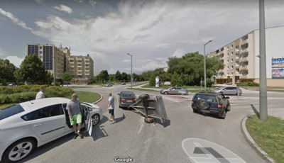 Most lehet trollkodni &ndash; Ism&eacute;t fot&oacute;zni indulnak a Google Street View aut&oacute;i Veszpr&eacute;mben
