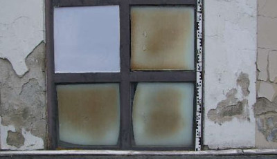 Kuk&aacute;n, kirakaton &eacute;s a saj&aacute;t aut&oacute;j&aacute;n vezette le a fesz&uuml;lts&eacute;get egy r&eacute;szeg &aacute;mokfut&oacute; Si&oacute;fokon