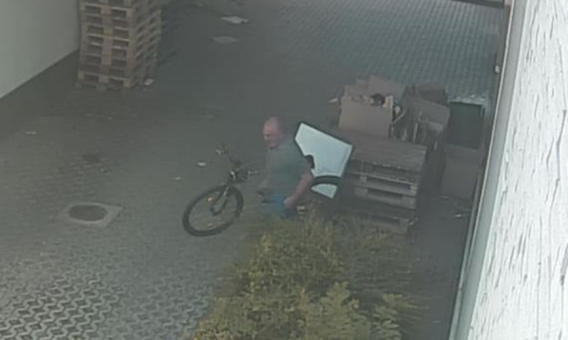 FELH&Iacute;V&Aacute;S! Biciklitolvajt keresnek a kaposv&aacute;ri rendőr&ouml;k - Felismered?