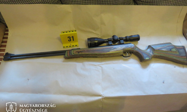 Fegyvereket, r&eacute;g&eacute;szeti leleteket &eacute;s marihu&aacute;n&aacute;t is gyűjt&ouml;tt a si&oacute;foki polihisztor