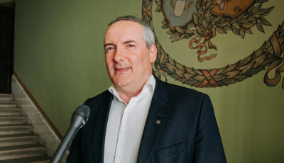 Nadrai felf&uuml;ggesztette volna Szit&aacute;t, de m&eacute;g az ellenz&eacute;ki k&eacute;pviselők se szavazt&aacute;k meg - VIDE&Oacute;