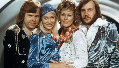 Az Abba v&aacute;logat&aacute;salbuma az első, amely 1000 hete szerepel a brit sl&aacute;gerlist&aacute;n