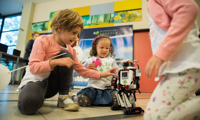 Ilyen volt a Kutat&oacute;k &Eacute;jszak&aacute;ja 2017-ben a Kaposv&aacute;ri Egyetemen >>