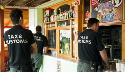 Hemzsegtek a szab&aacute;lyszegők a Balatonn&aacute;l &ndash; 80 milli&oacute;s b&iacute;rs&aacute;got osztott ki a NAV