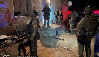 Botr&aacute;ny Si&oacute;fokon: iskolaőrt fenyegetett a 15 &eacute;ves fi&uacute;, a ki&eacute;rkező rendőr&ouml;ket az eg&eacute;sz fam&iacute;lia bet&aacute;madta