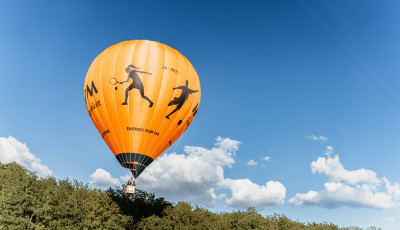 Cs&uuml;t&ouml;rt&ouml;k este is felsz&aacute;llnak a hől&eacute;gballonok!