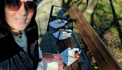 &bdquo;T&uuml;nd&eacute;r-batyuk&rdquo; a J&oacute;kai Ligetben: apr&oacute; aj&aacute;nd&eacute;kokat hagyott a padokon Kaposv&aacute;r kedvess&eacute;g nagyk&ouml;vete