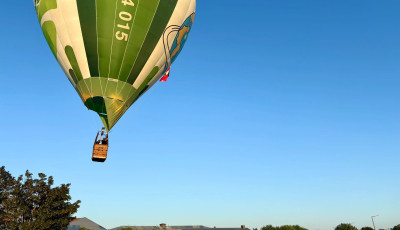 Egy ballon m&aacute;r szerda reggel felsz&aacute;llt Kaposv&aacute;ron