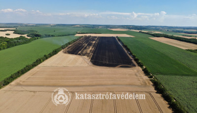 Egyre t&ouml;bb szabadt&eacute;ri tűz van - &Aacute;d&aacute;ndn&aacute;l &eacute;s Felsőmocsol&aacute;dn&aacute;l is t&ouml;bb hekt&aacute;rnyi gabona &eacute;s tarl&oacute; &eacute;gett le