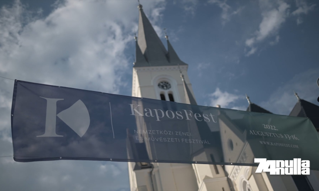 El&eacute;gedett k&ouml;z&ouml;ns&eacute;g, h&aacute;l&aacute;lkod&oacute; fell&eacute;pők - Kir&aacute;ngatta ny&aacute;ri m&eacute;ly alv&aacute;s&aacute;b&oacute;l a v&aacute;rost a Kaposfest - VIDE&Oacute;