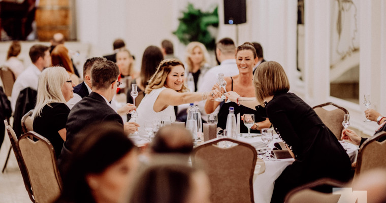 T&ouml;bb mint 1000 poh&aacute;r p&aacute;link&aacute;t szolg&aacute;ltak fel a Hotel Dorottya h&eacute;tv&eacute;gi p&aacute;linkavacsor&aacute;j&aacute;n - GAL&Eacute;RIA