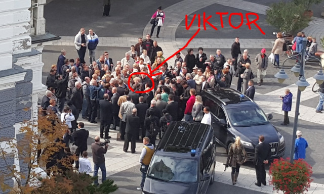 BR&Eacute;K&Oacute;! Kaposv&aacute;ron j&aacute;rt a Viktor! Sz&iacute;nh&aacute;zfel&uacute;j&iacute;t&aacute;st, 4000 fős Sportcsarnokot, 800 fős uszod&aacute;t hozott!