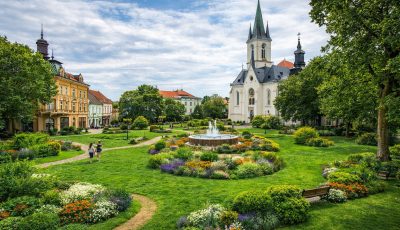 T&uacute;l sok a t&eacute;rkő, bef&uuml;ves&iacute;tik a Kossuth teret Kaposv&aacute;ron