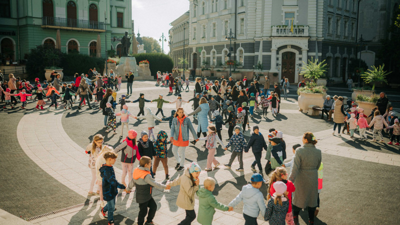 Gyerekek lept&eacute;k el a Kossuth teret a Zene Vil&aacute;gnapj&aacute;n - GAL&Eacute;RIA