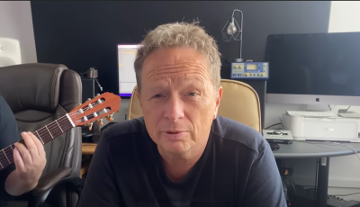 Geszti P&eacute;ter megzen&eacute;s&iacute;tette a KATA kiny&iacute;r&aacute;s&aacute;t - VIDE&Oacute;