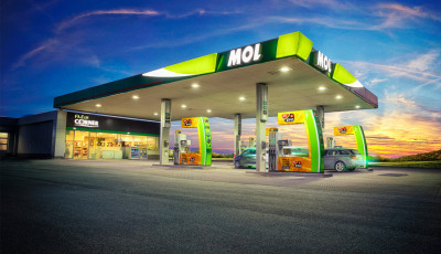 A Moln&aacute;l p&eacute;ntektől csak piaci &aacute;ron adnak kann&aacute;ba benzint, az aut&oacute;ba pedig legfeljebb 50 liter mehet