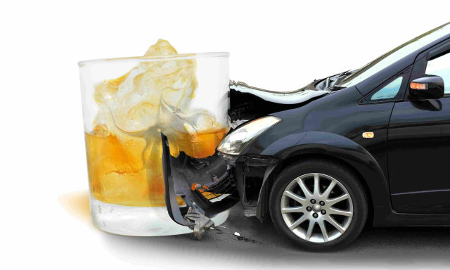 T&ouml;k r&eacute;szegen csap&oacute;dott az &aacute;rokba &Ouml;reglakon, majd megpr&oacute;b&aacute;lt elmenek&uuml;lni a rendőr&ouml;k elől