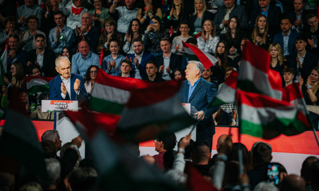 &bdquo;Koll&eacute;g&aacute;m 1,5 &eacute;ve polg&aacute;rmester, &eacute;n 32 &eacute;ve. Tal&aacute;n ennyi legyen is el&eacute;g." V&aacute;laszolt Szita K&aacute;roly a szolnoki polg&aacute;rmesternek