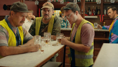 S&aacute;ndor, J&oacute;zsef, Benedek, kocsm&aacute;ban m&eacute;rik a meleget