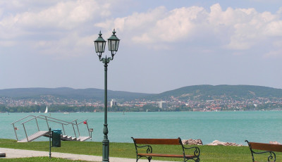 Munkaerőhi&aacute;nyra &eacute;s magas &aacute;rakra sz&aacute;m&iacute;thatunk id&eacute;n a Balatonn&aacute;l