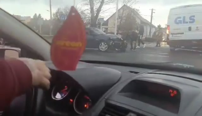 Cs&uacute;nya baleset a P&aacute;zm&aacute;ny P&eacute;ter utcai kereszteződ&eacute;sben, egy teheraut&oacute; is &eacute;rintett - VIDE&Oacute;