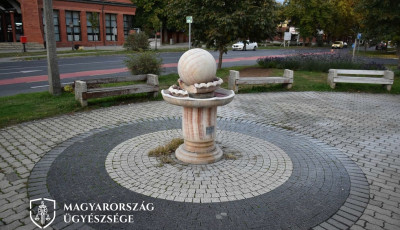 Rong&aacute;l&aacute;s Barcson - po&eacute;nb&oacute;l t&ouml;rte &ouml;ssze a sz&ouml;kőkutat